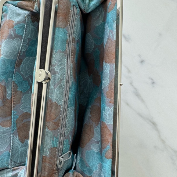 HOBO Lauren Clutch-Wallet - Picture 7 of 8